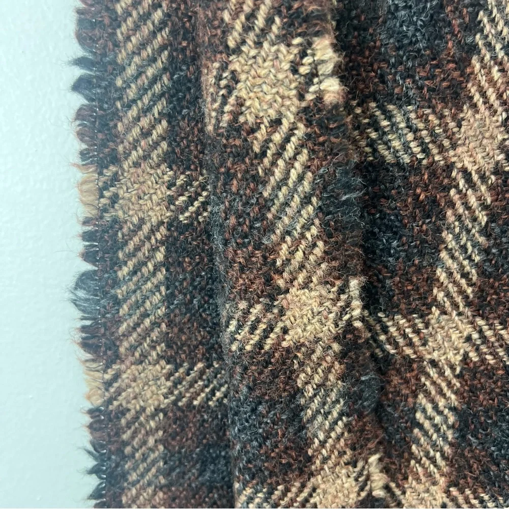 Roundtree & Yorke 100% Lambswool Handloomed Black and Brown Plaid Scarf